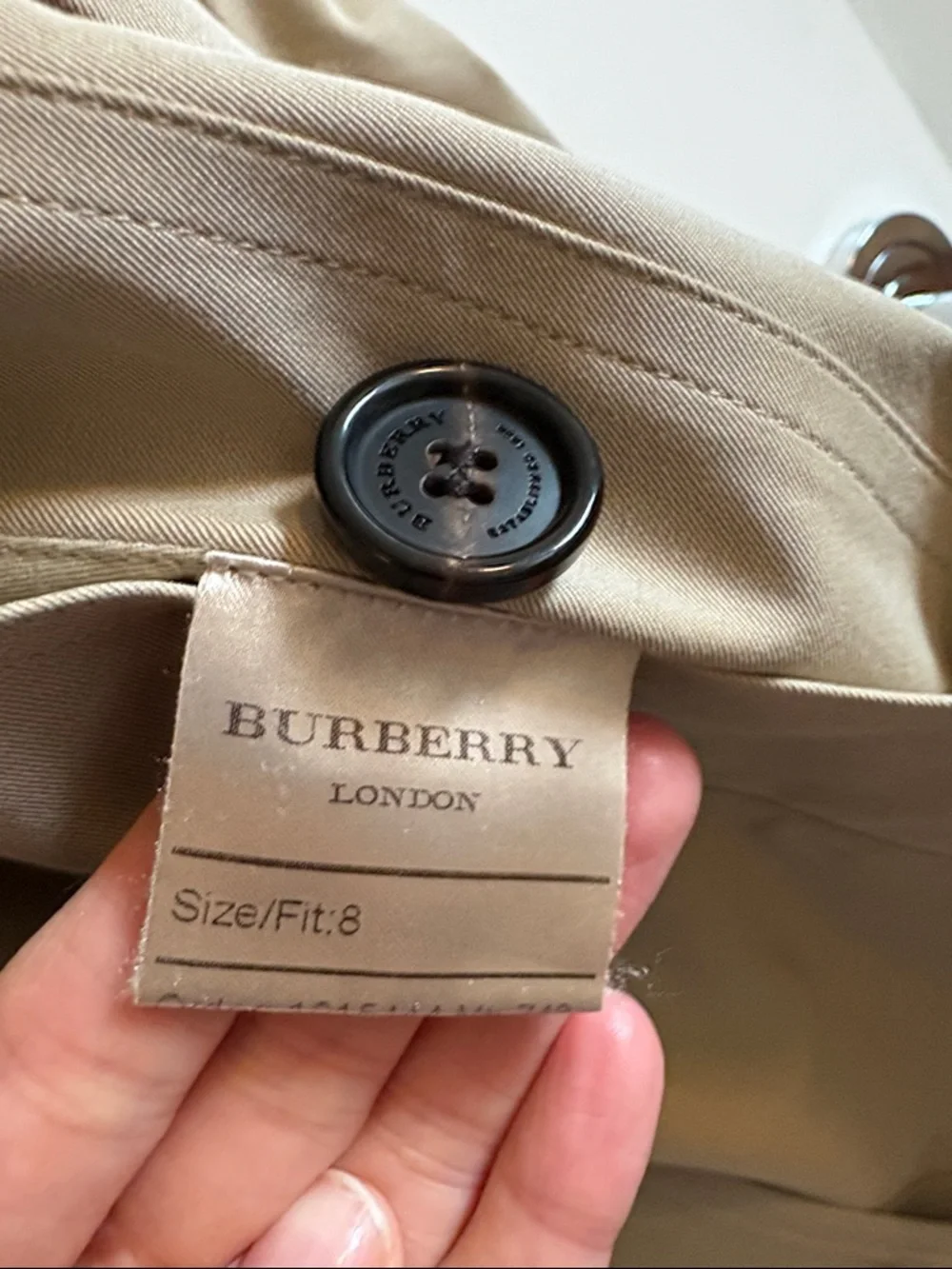 Women’s Burberry Sandringham Khaki Trench Coat - Picture 2 of 5